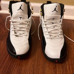 Nike Athletic Shoes Black and White